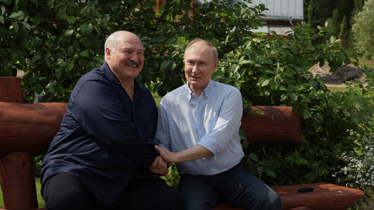В пресс-службе Лукашенко назвали подарок Путину на день рождения
