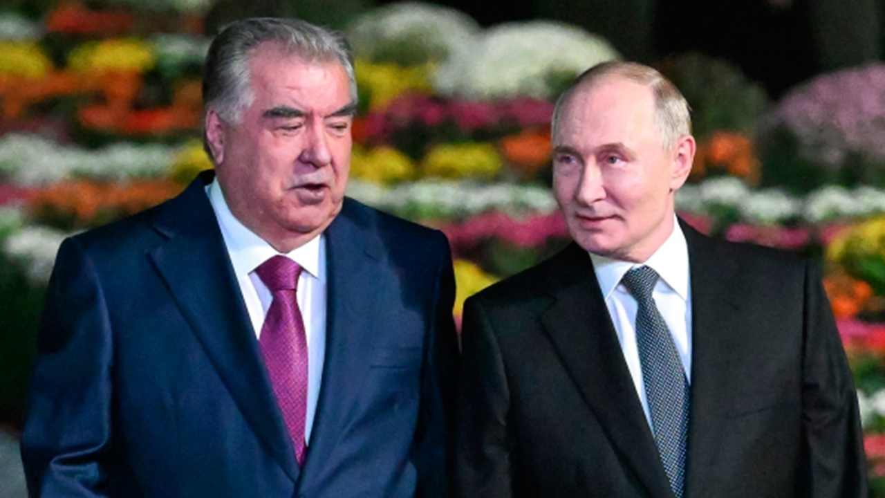 Путин в шутку заявил, что Рахмон морил его голодом в Таджикистане