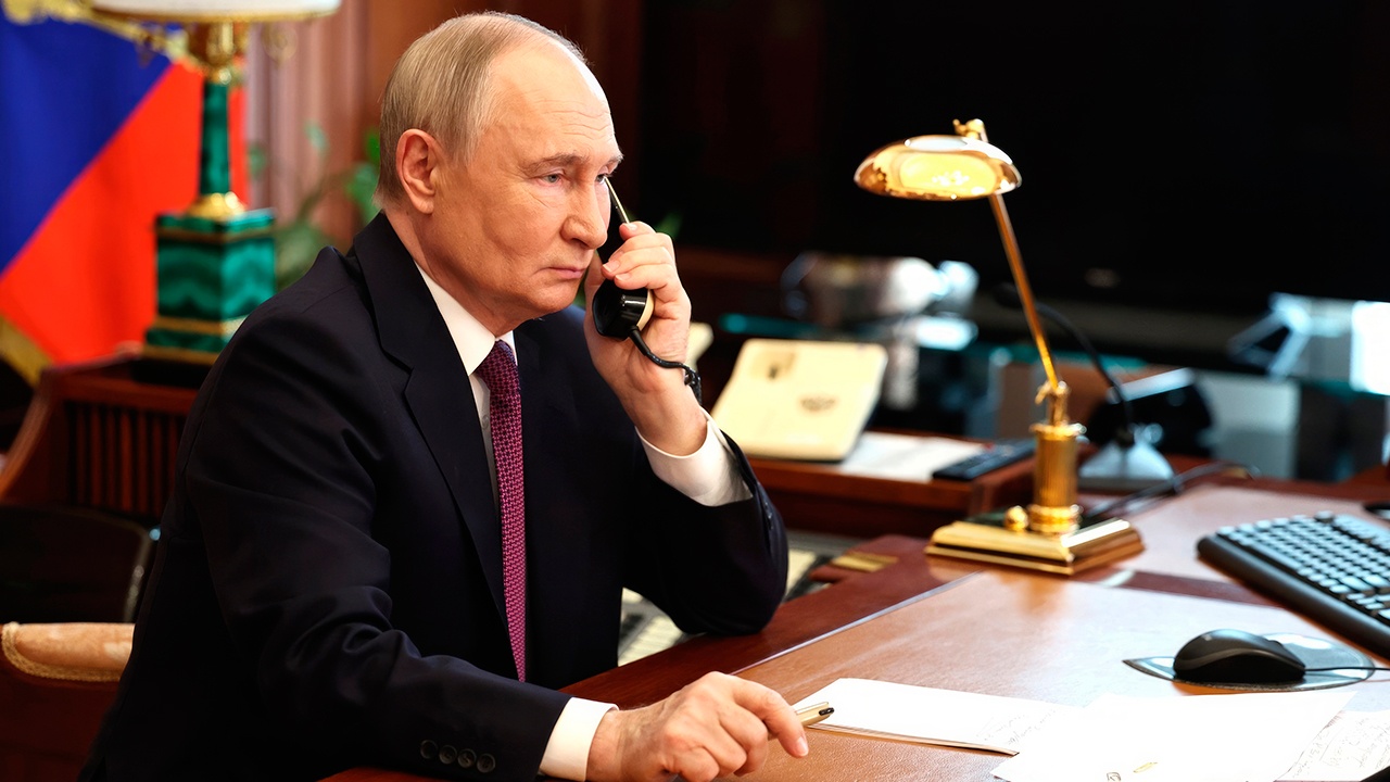 Путин и Мирзиеев обсудили стратегическое партнерство России и Узбекистана Путин и Мирзиеев обсудили стратегическое партнерство России и Узбекистана