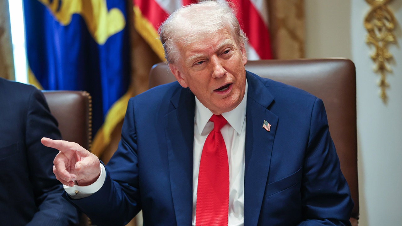 Трамп заявил, что «все выходят» из БРИКС после угроз пошлинами США Трамп заявил, что «все выходят» из БРИКС после угроз пошлинами США