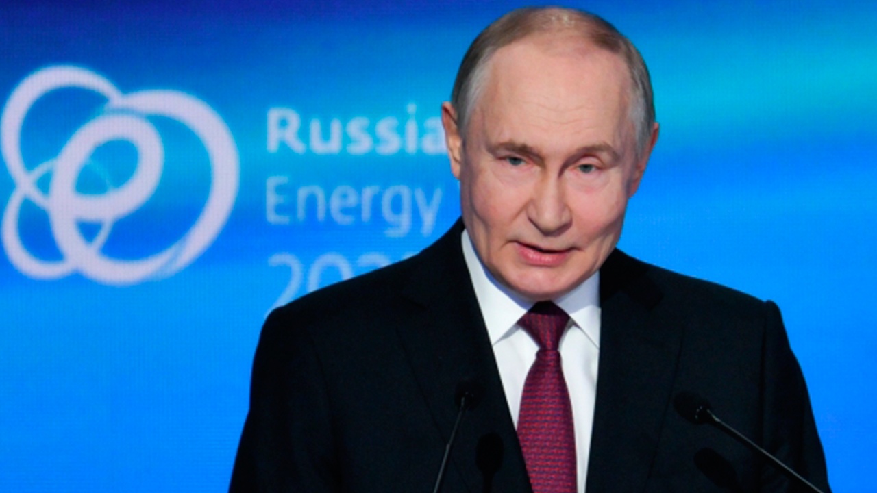 Путин заявил, что машинами с бензиновым двигателем будут пользоваться еще долго Путин заявил, что машинами с бензиновым двигателем будут пользоваться еще долго