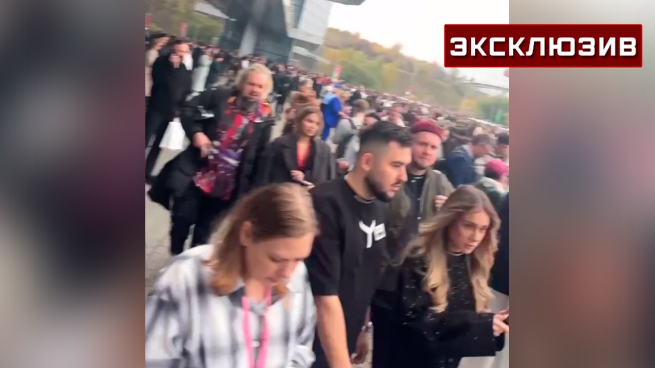 Сотни людей эвакуировали из выставочного центра «Крокус Экспо» Сотни людей эвакуировали из выставочного центра «Крокус Экспо»