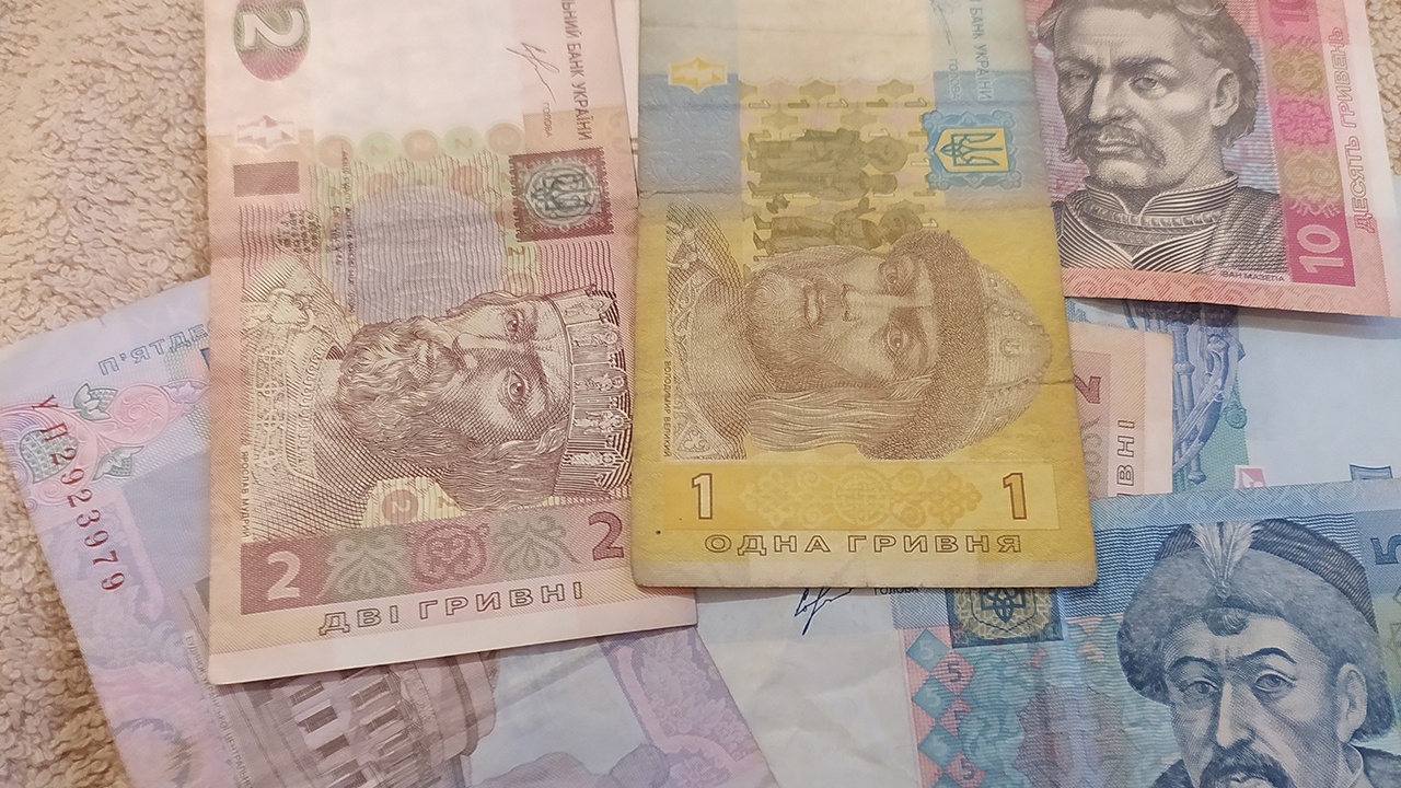 Bloomberg: МВФ потребовал девальвировать гривну Bloomberg: МВФ потребовал девальвировать гривну
