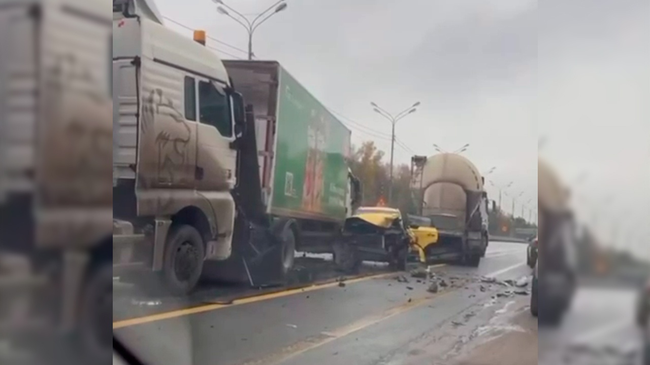 В массовой аварии в подмосковном Серпухове погибли три человека В массовой аварии в подмосковном Серпухове погибли три человека