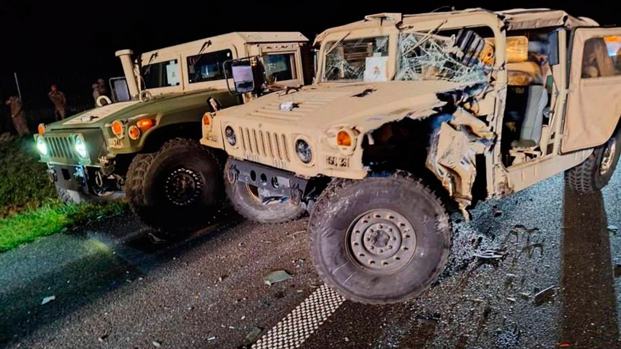 Колонна Hummer армии США столкнулась с автобусом в Польше Колонна Hummer армии США столкнулась с автобусом в Польше