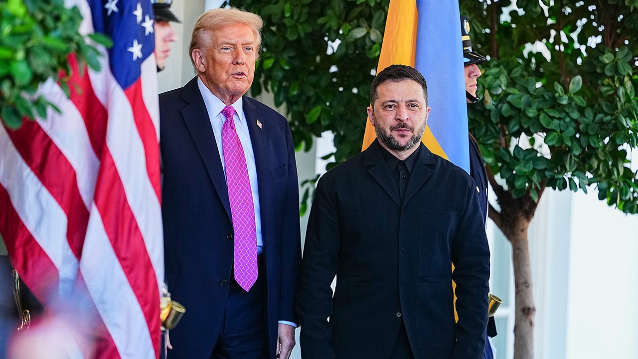 Дмитриев: Киев сливает секретные данные о переговорах Зеленского с Трампом Дмитриев: Киев сливает секретные данные о переговорах Зеленского с Трампом