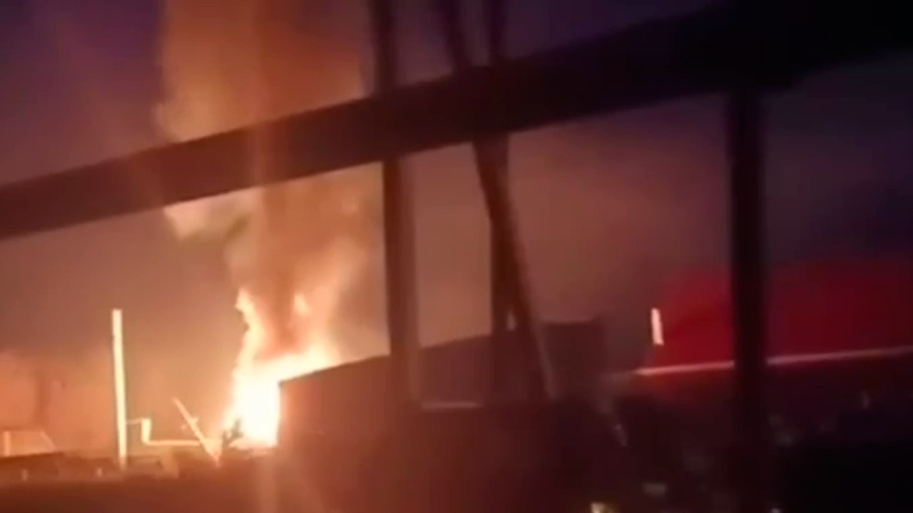 Фура снесла газовую трубу и загорелась в Нижегородской области Фура снесла газовую трубу и загорелась в Нижегородской области