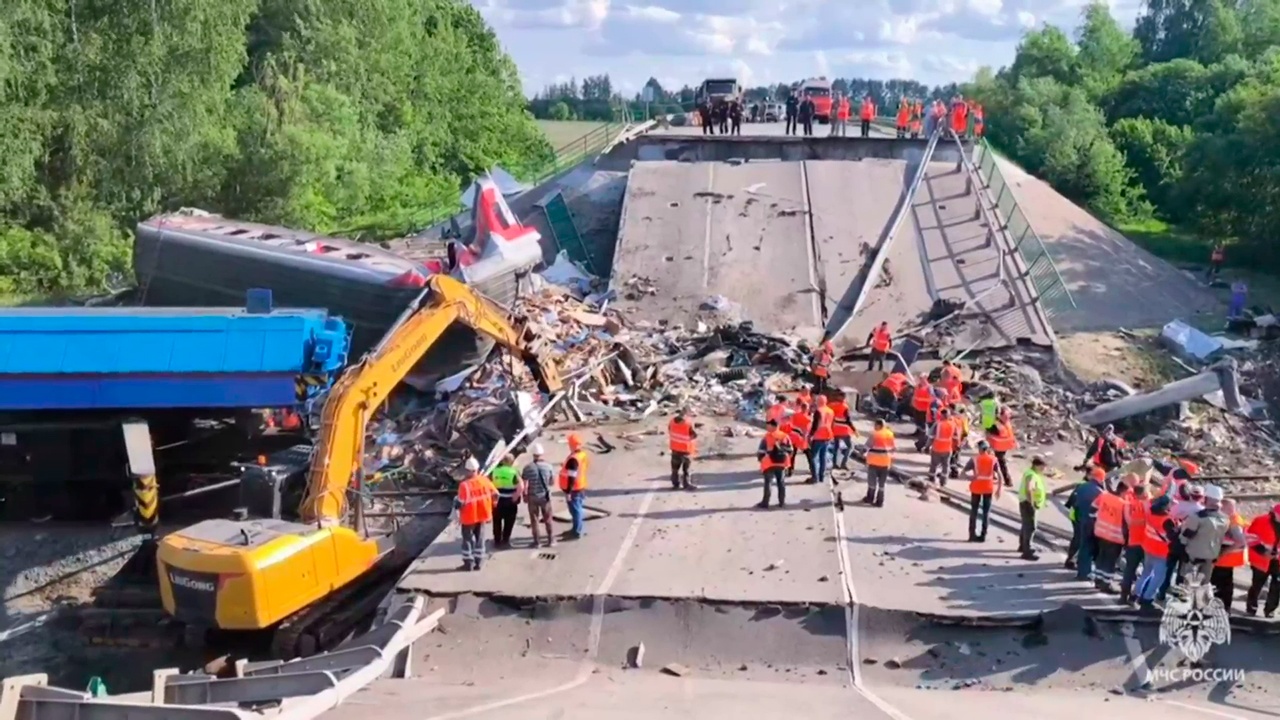 Причастных к подрыву моста спецназовцев ВСУ задержали в Брянской области Причастных к подрыву моста спецназовцев ВСУ задержали в Брянской области