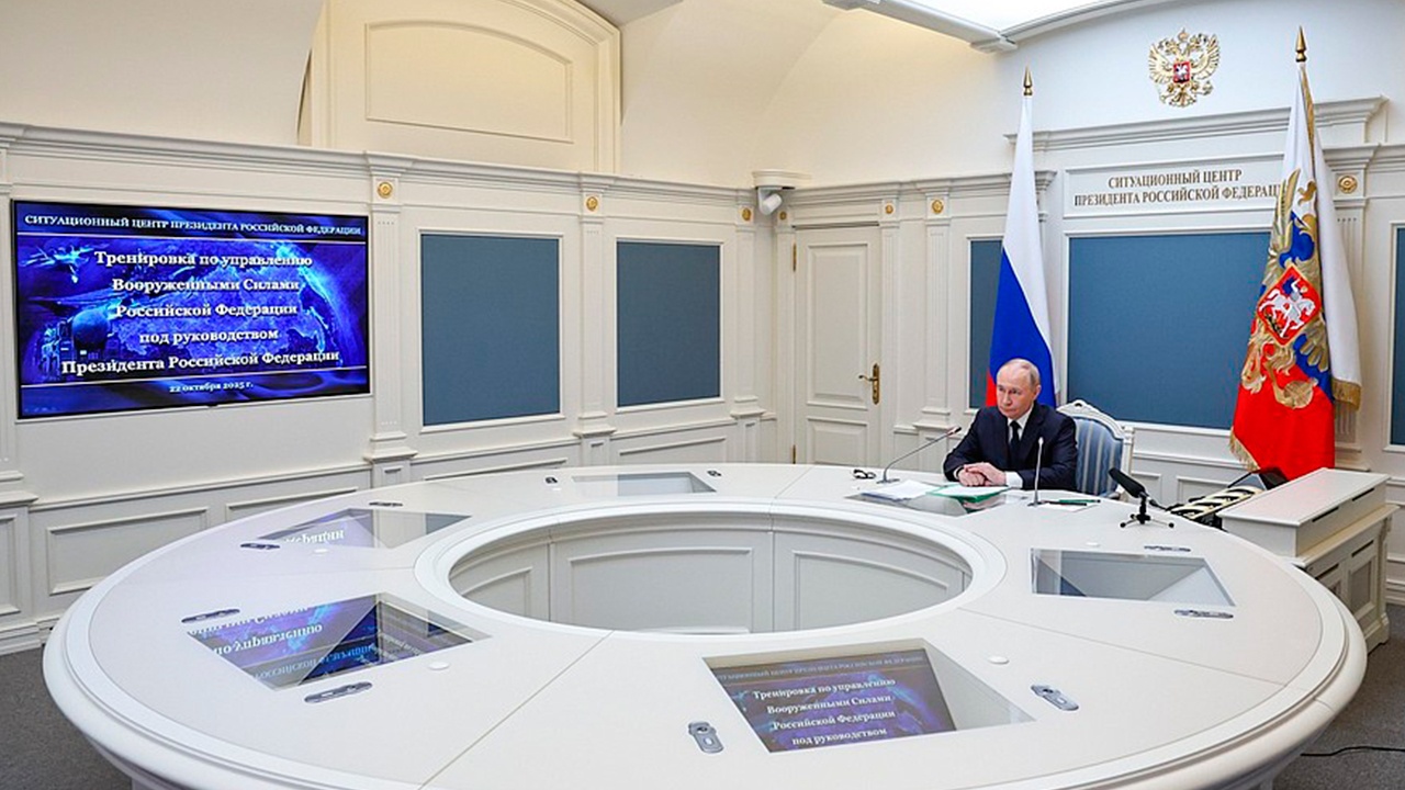 Путин провел плановую тренировку по управлению ядерными силами Путин провел плановую тренировку по управлению ядерными силами