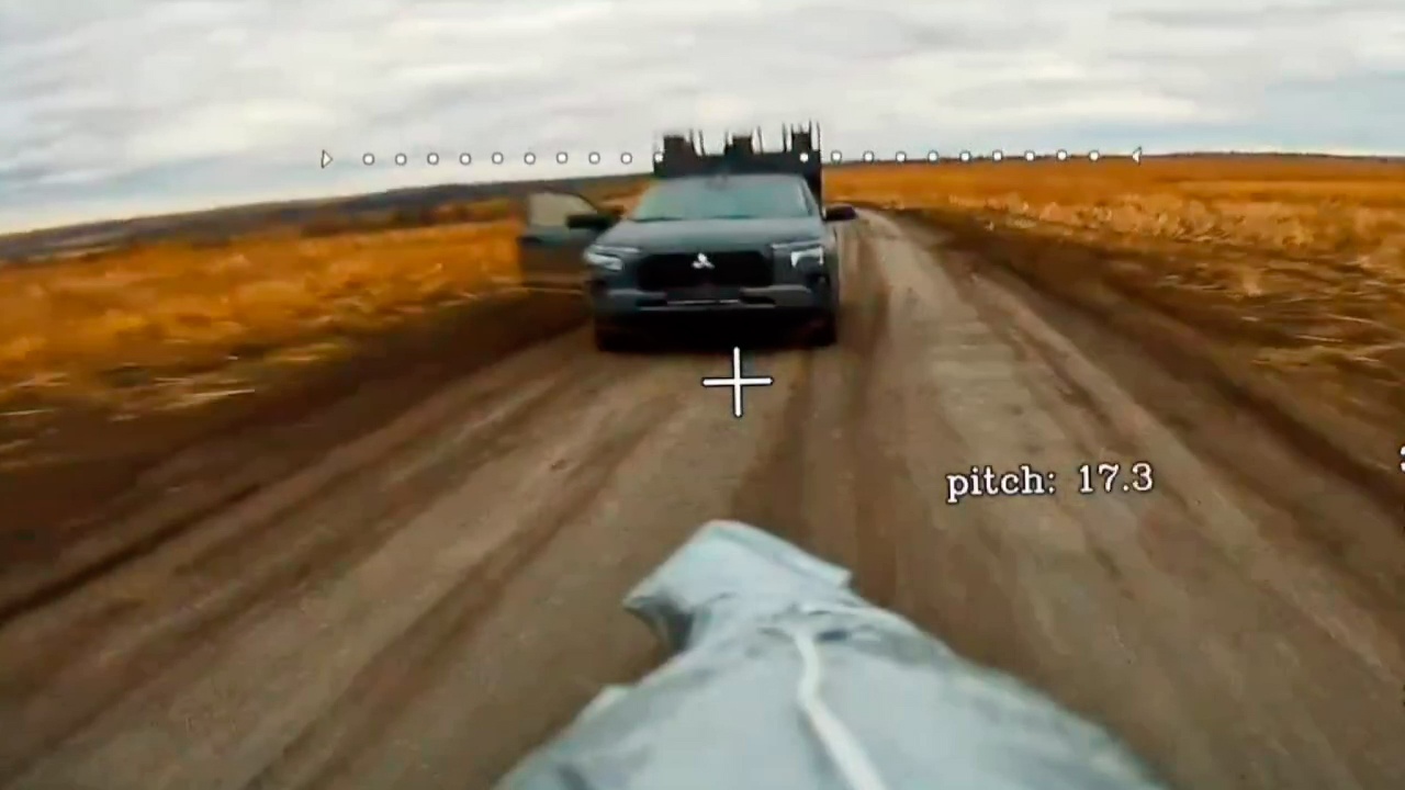 FPV-дроны на оптоволокне поразили пикап с пехотой ВСУ в Харьковской области FPV-дроны на оптоволокне поразили пикап с пехотой ВСУ в Харьковской области