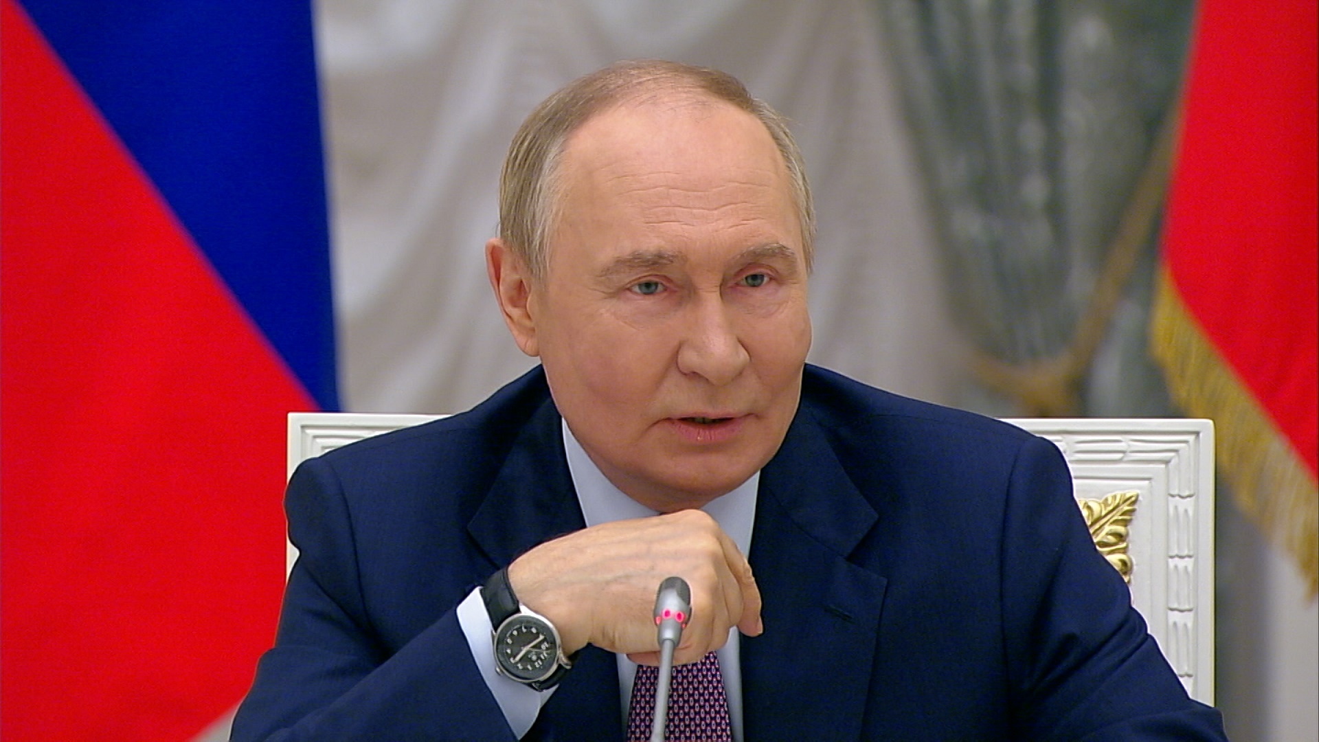 Путин похвалил Голикову за энтузиазм шутливой фразой «проела всем плешь»