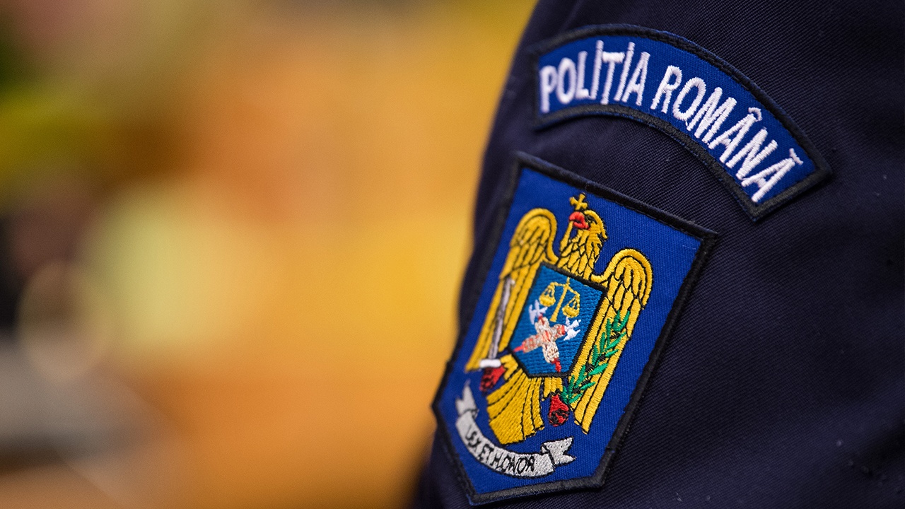 В Румынии водитель-наркоман попытался протаранить ворота посольства РФ В Румынии водитель-наркоман попытался протаранить ворота посольства РФ