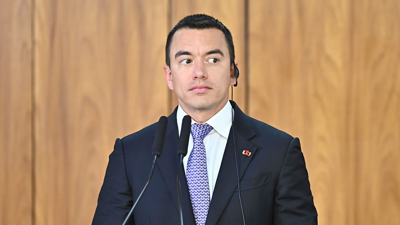 Эквадорский президент заявил, что его попытались отравить Эквадорский президент заявил, что его попытались отравить