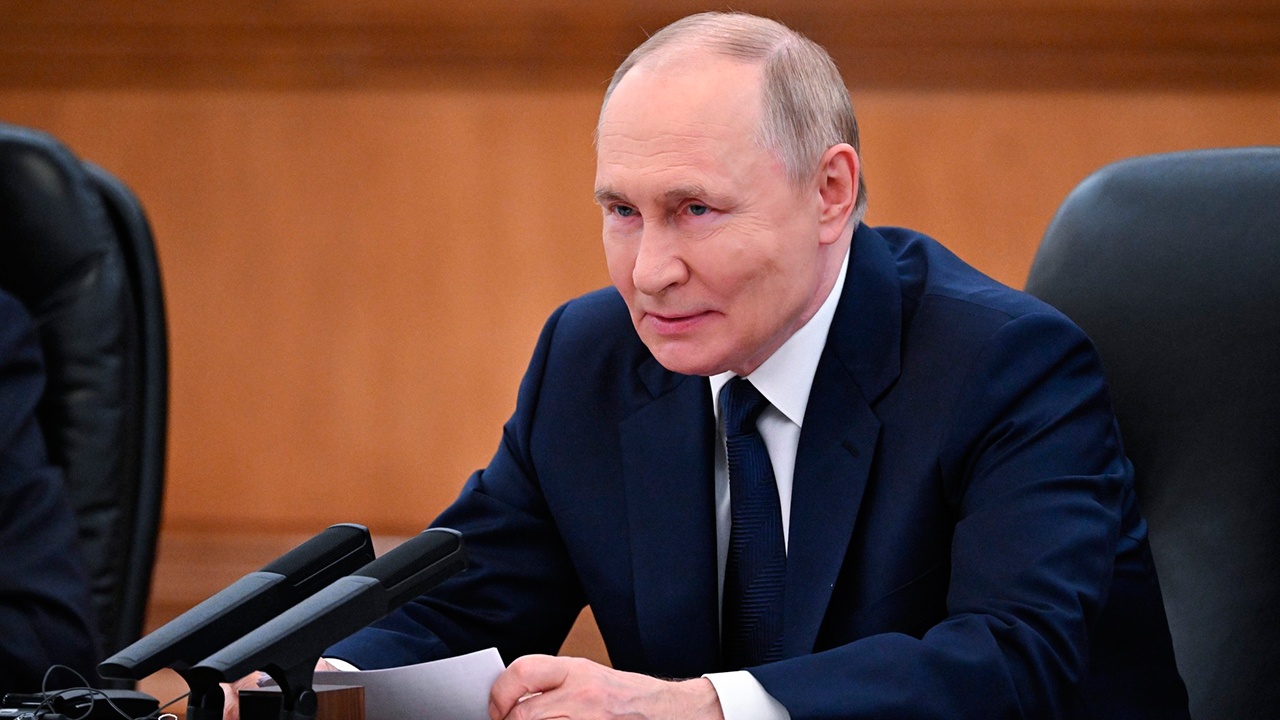 Песков: Путин не называл ни одного политика жалким Песков: Путин не называл ни одного политика жалким