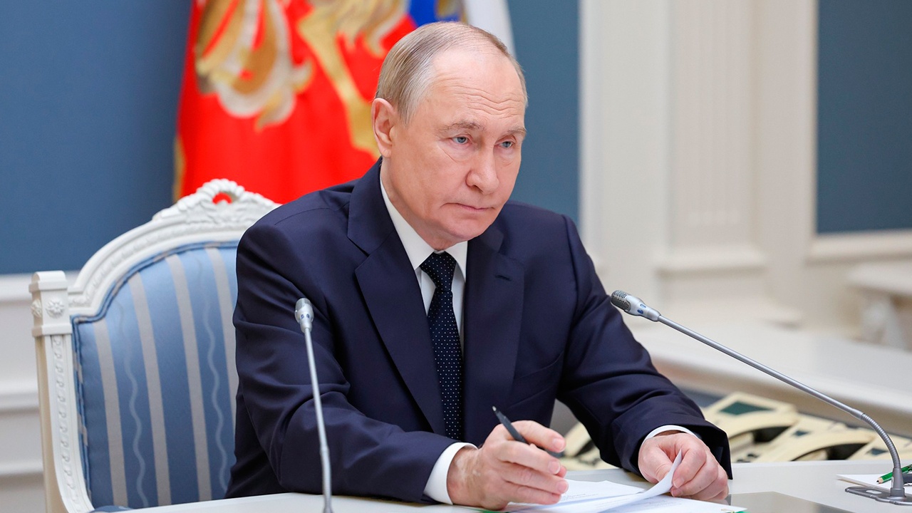Путин разрешил ввоз в РФ товаров из Казахстана и Киргизии без маркировок Путин разрешил ввоз в РФ товаров из Казахстана и Киргизии без маркировок
