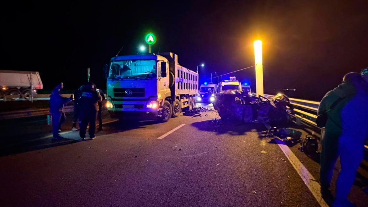 В Крыму семья из трех человек погибла в ДТП с грузовиком