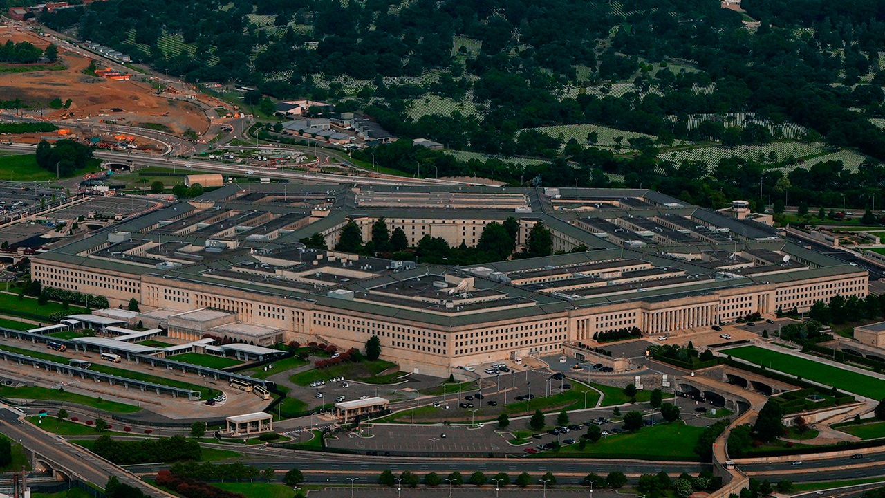 В США раскрыли имя благотворителя, оплатившего зарплаты военным в шатдаун В США раскрыли имя благотворителя, оплатившего зарплаты военным в шатдаун