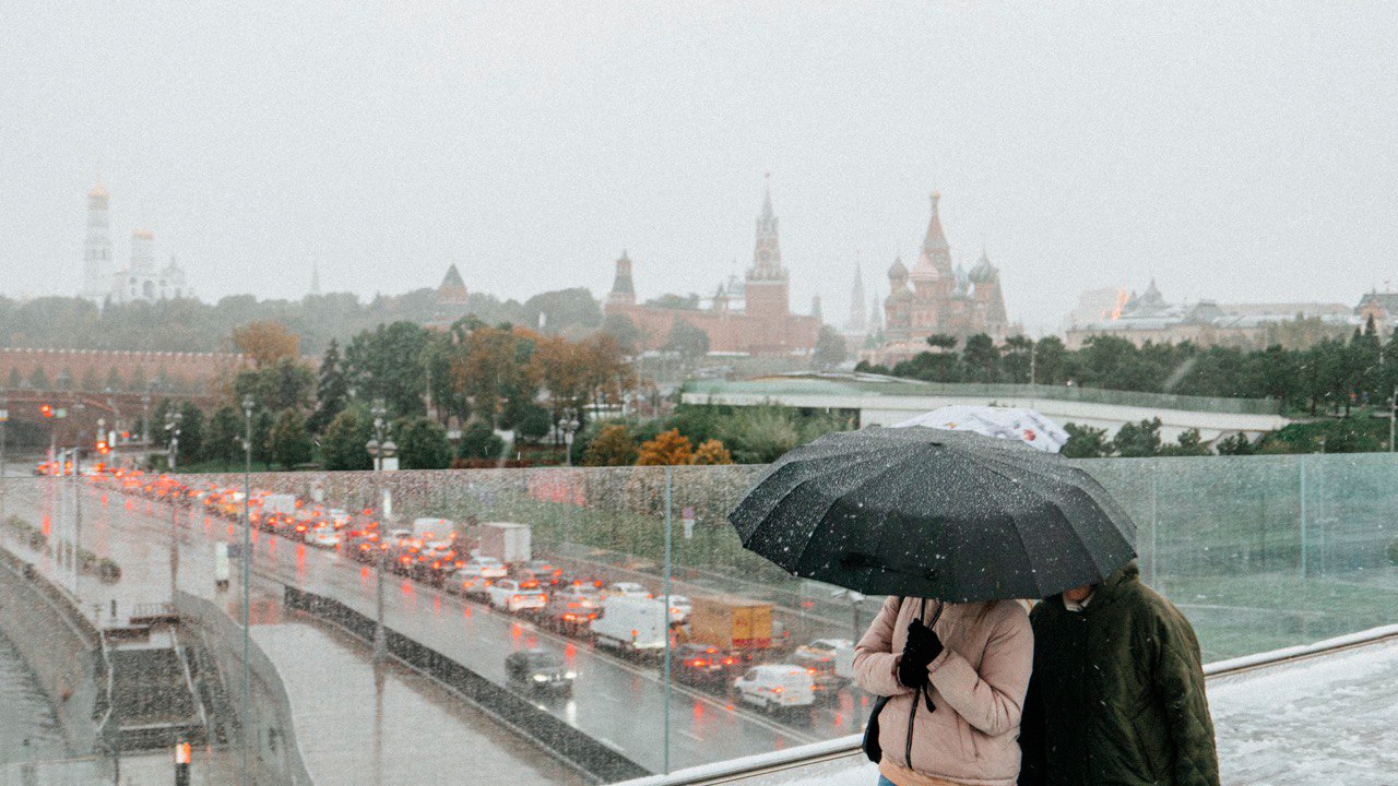 Гидрометцентр: снега в Москве не будет еще как минимум неделю