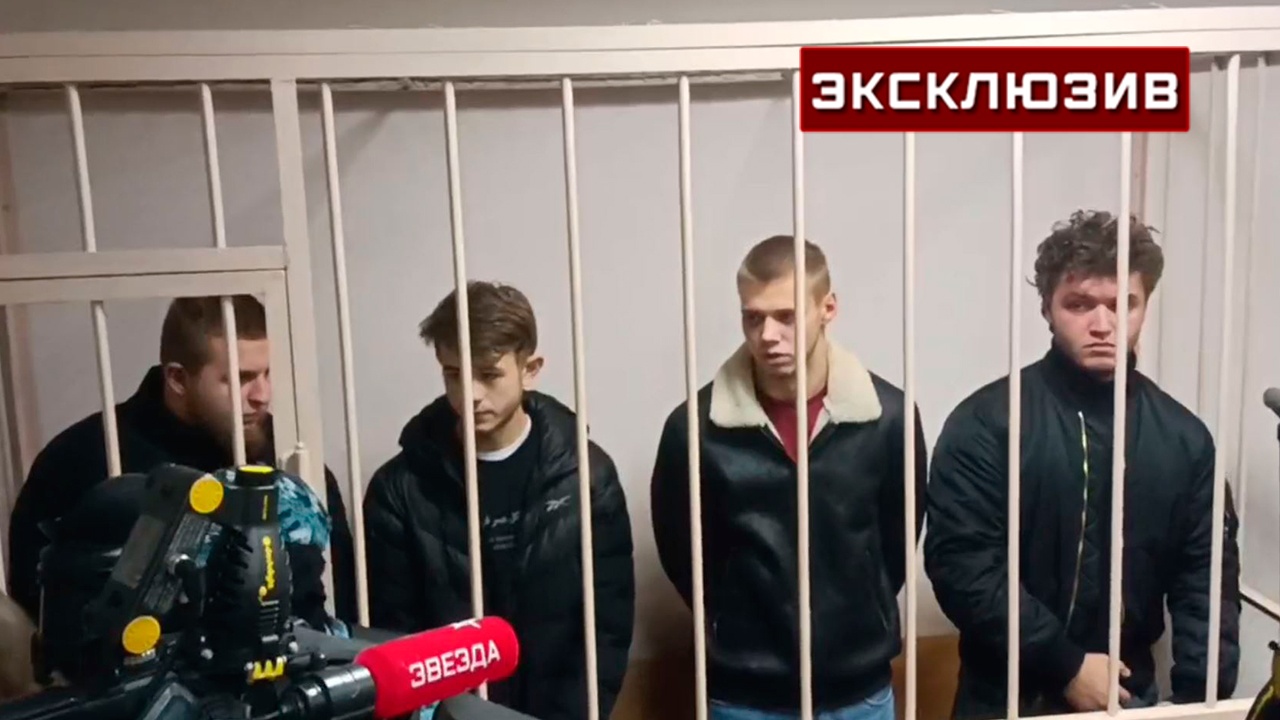 Подозреваемых в похищении футболиста «Зенита» Мостового привезли в суд Подозреваемых в похищении футболиста «Зенита» Мостового привезли в суд