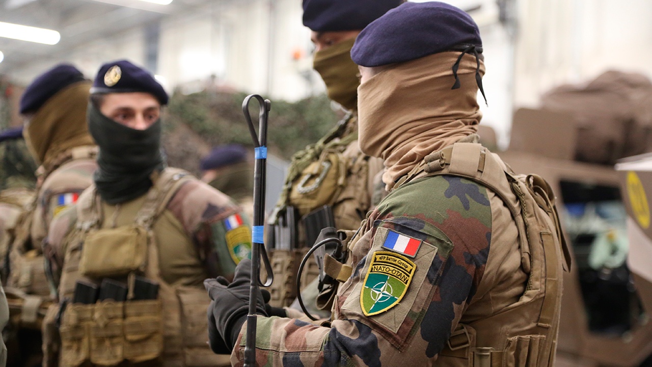 В Кремле назвали тревожными планы Парижа перебросить военных на Украину В Кремле назвали тревожными планы Парижа перебросить военных на Украину