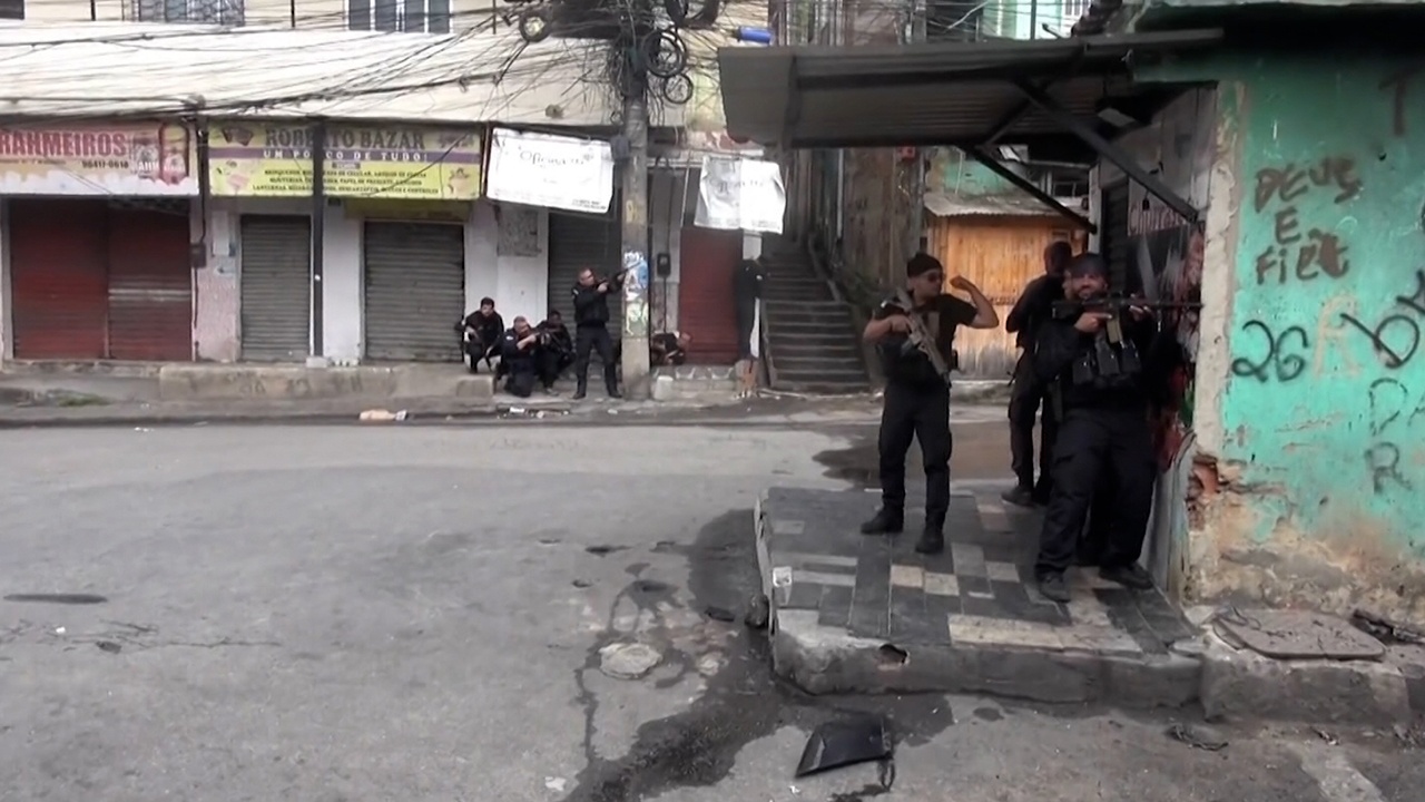 Дроны, взрывы, баррикады: 132 человека погибли в Рио при штурме фавел