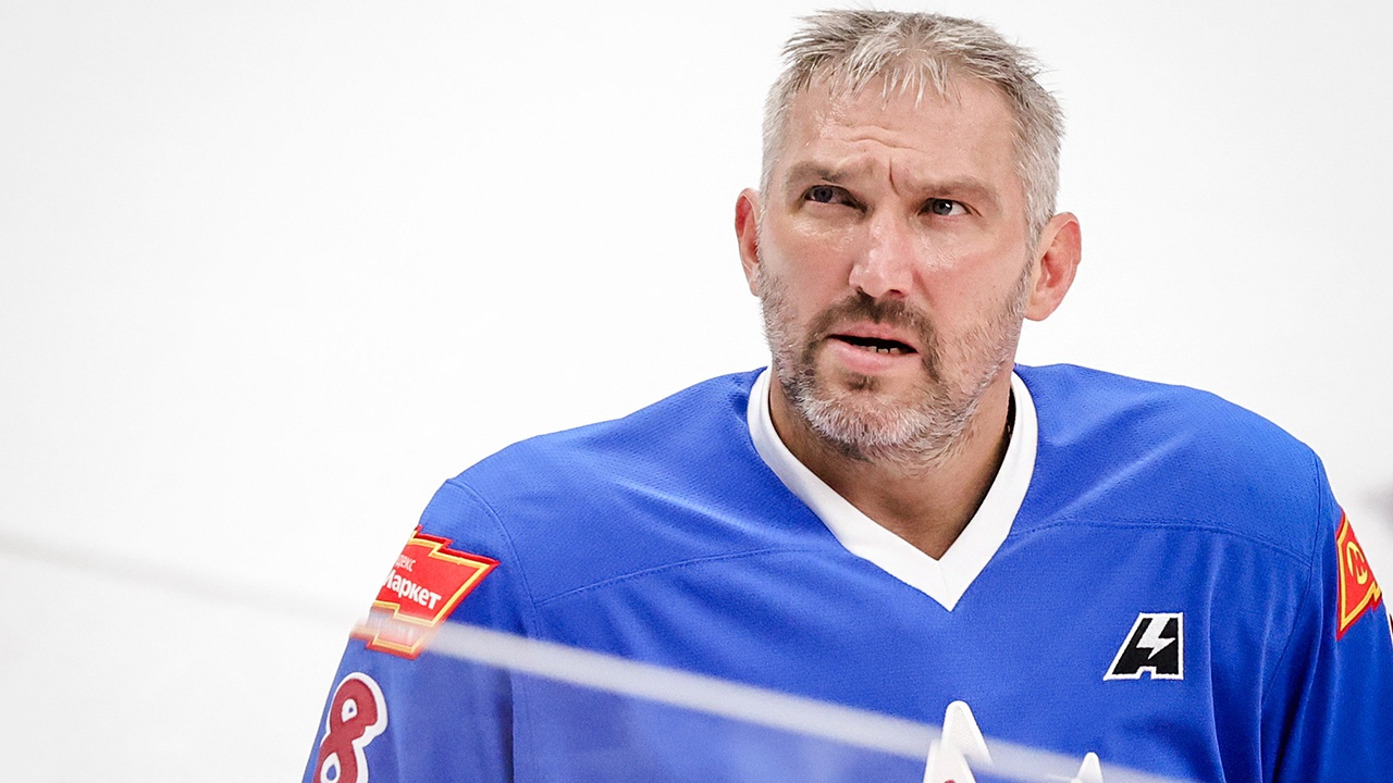 Овечкин ввязался в драку в игре НХЛ против «Далласа» Овечкин ввязался в драку в игре НХЛ против «Далласа»