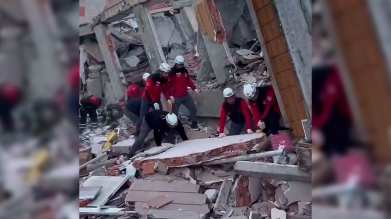 Под Стамбулом обрушился 6-этажный дом, под завалами может быть семья Под Стамбулом обрушился 6-этажный дом, под завалами может быть семья