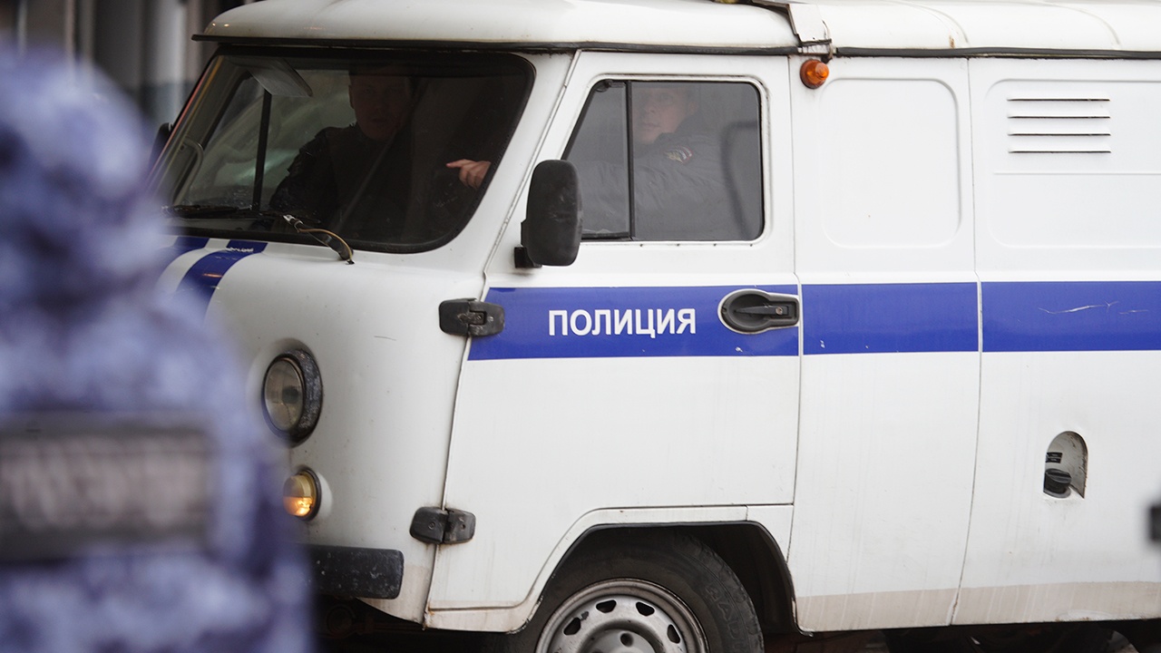 Неизвестные открыли стрельбу в Челябинске, один человек пострадал Неизвестные открыли стрельбу в Челябинске, один человек пострадал