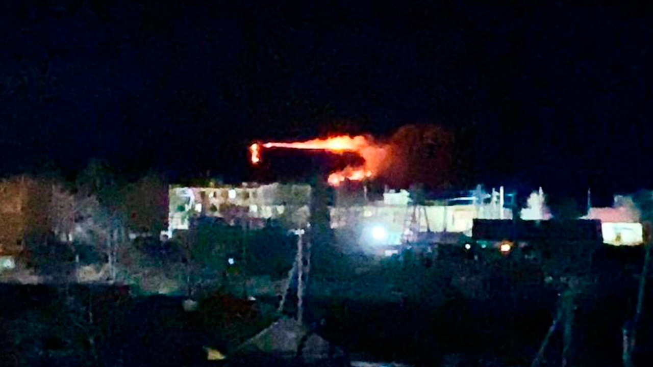 Вблизи Магадана загорелся остров Недоразумения Вблизи Магадана загорелся остров Недоразумения