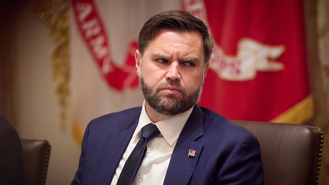 Вэнс объяснил заявление Трампа о возобновлении ядерных испытаний Вэнс объяснил заявление Трампа о возобновлении ядерных испытаний