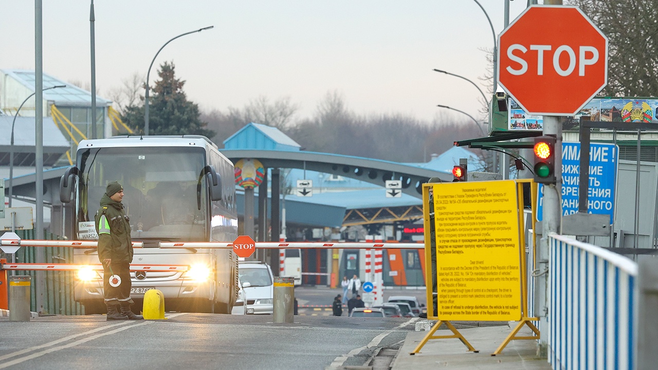 Польша отложила открытие дополнительных КПП на границе с Белоруссией Польша отложила открытие дополнительных КПП на границе с Белоруссией