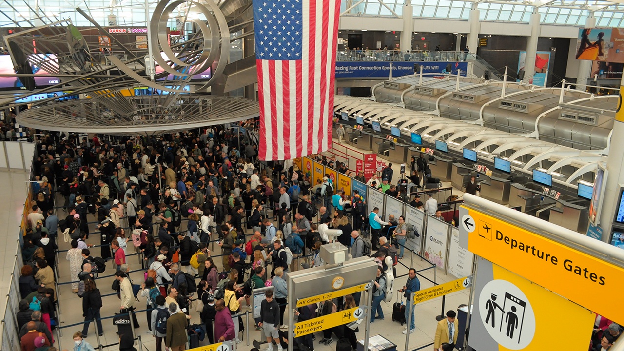 Аэропорт Кеннеди в Нью-Йорке приостановил работу из-за шатдауна