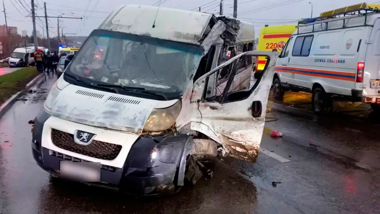 Четыре человека погибли, еще 20 пострадали в ДТП в Туле Четыре человека погибли, еще 20 пострадали в ДТП в Туле