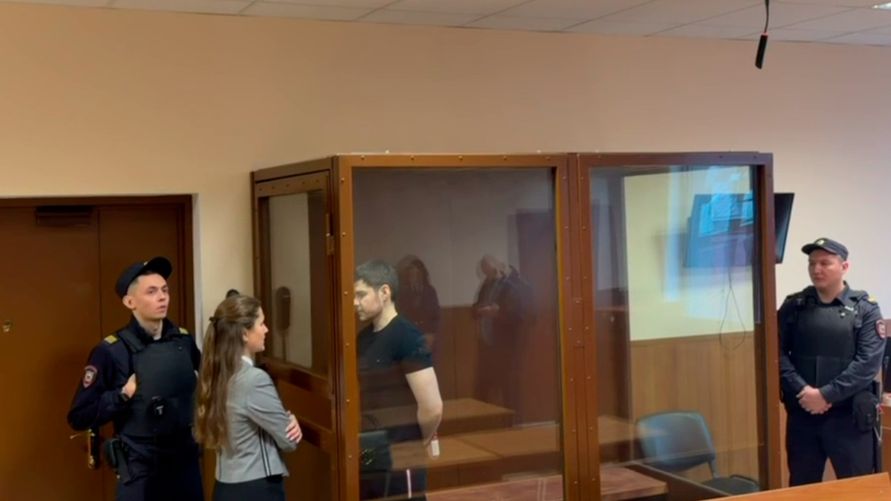 Аяза Шабутдинова приговорили к 7 годам колонии общего режима Аяза Шабутдинова приговорили к 7 годам колонии общего режима