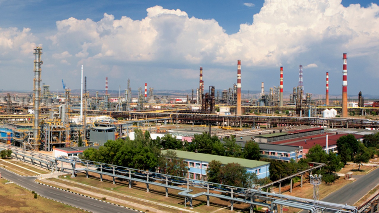 Politico: Болгария хочет получить исключение из санкций против «Лукойла» 