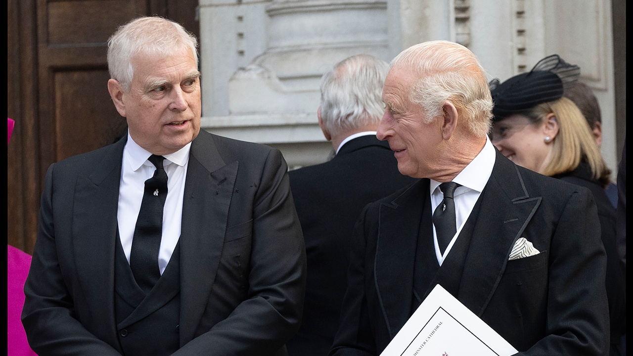 Guardian: Карл III будет платить брату Эндрю «пособие» из личных денег Guardian: Карл III будет платить брату Эндрю «пособие» из личных денег