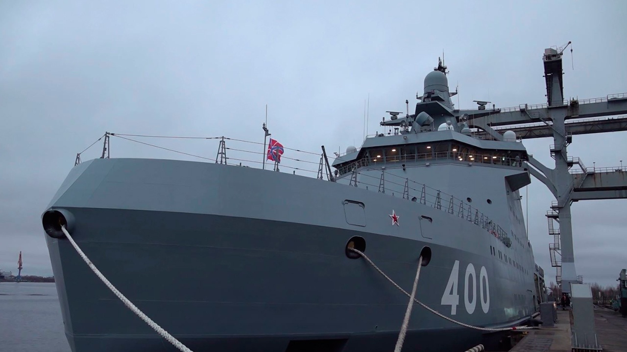 Белоусову показали первый в ВМФ боевой ледокол «Иван Папанин» Белоусову показали первый в ВМФ боевой ледокол «Иван Папанин»