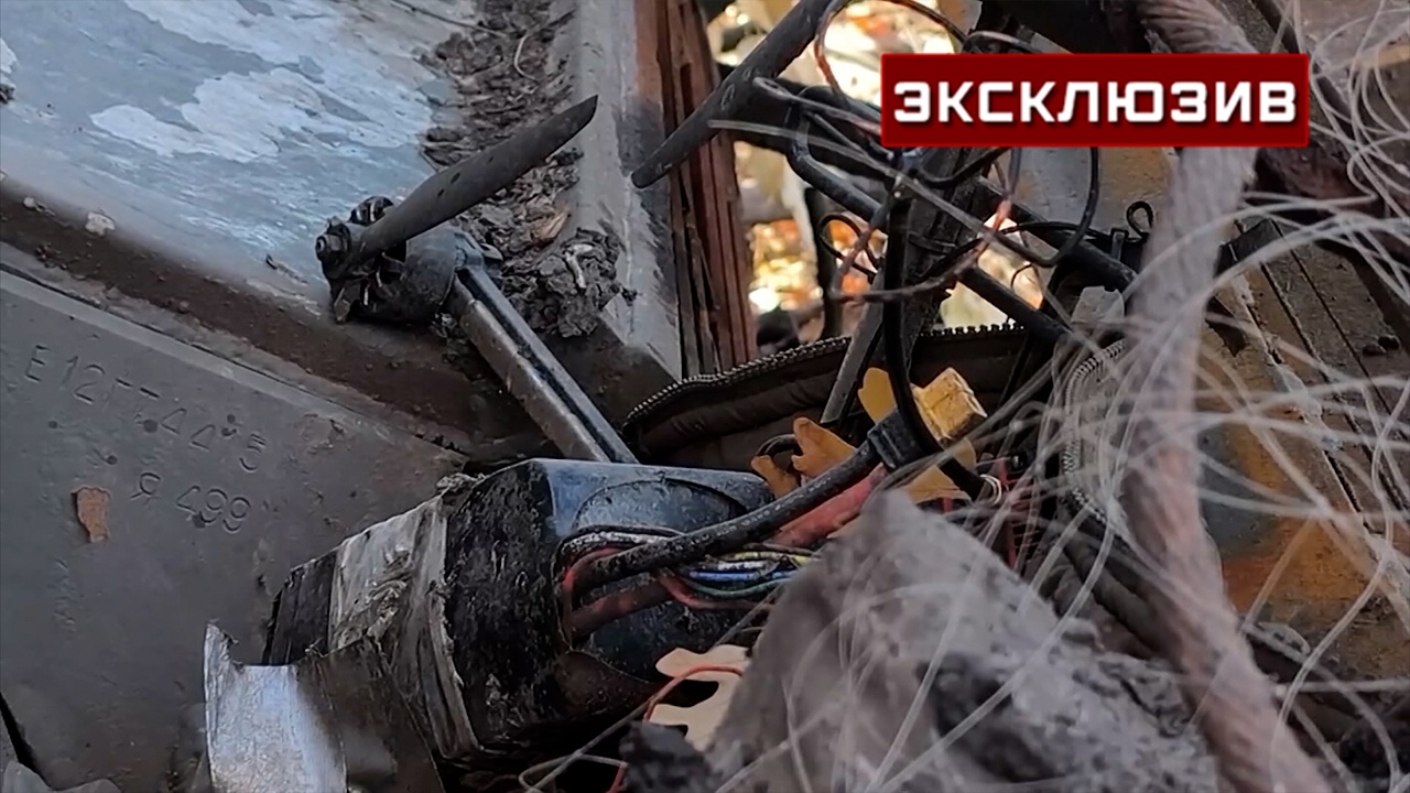 Т-80 с минным тралом расчистил путь бронетехнике при взятии Владимировки Т-80 с минным тралом расчистил путь бронетехнике при взятии Владимировки