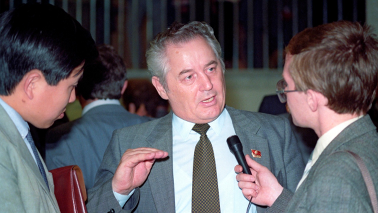 Бывший главред «Известий» Иван Лаптев умер на 92-м году жизни Бывший главред «Известий» Иван Лаптев умер на 92-м году жизни