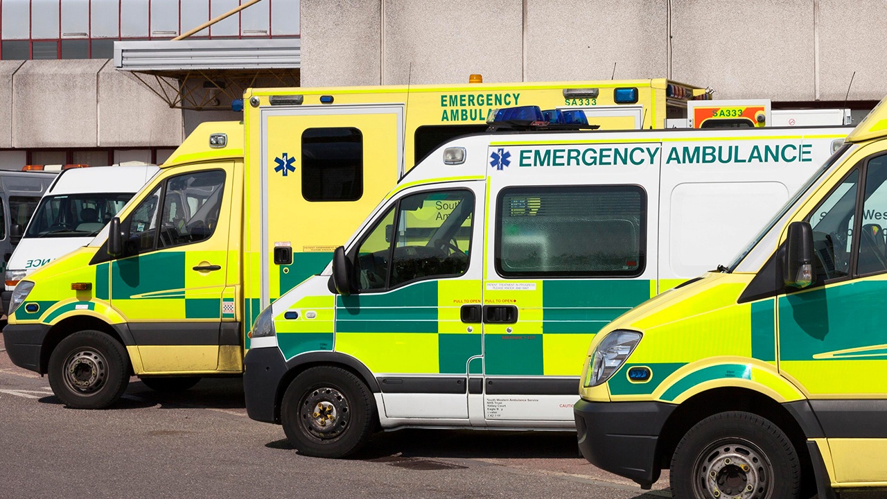 Десять человек ранены после поножовщины в британском поезде Десять человек ранены после поножовщины в британском поезде