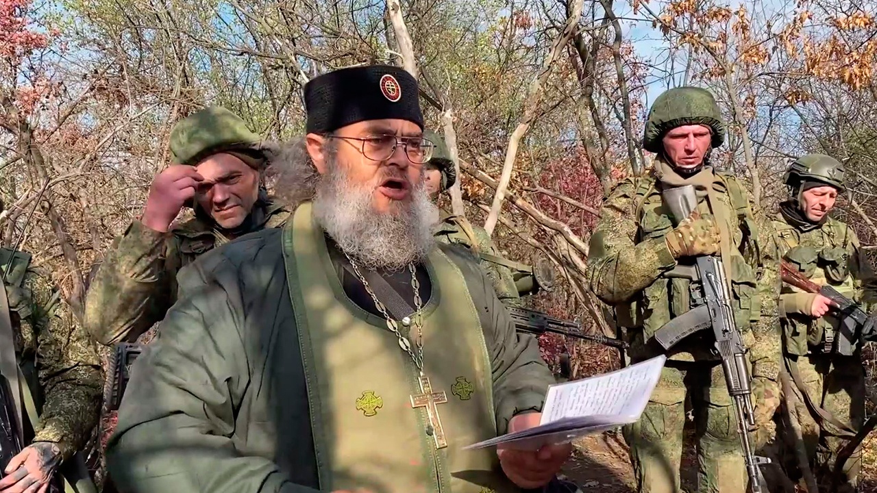 Бойцы группировки войск «Центр» перед боевой задачей совершили молебен