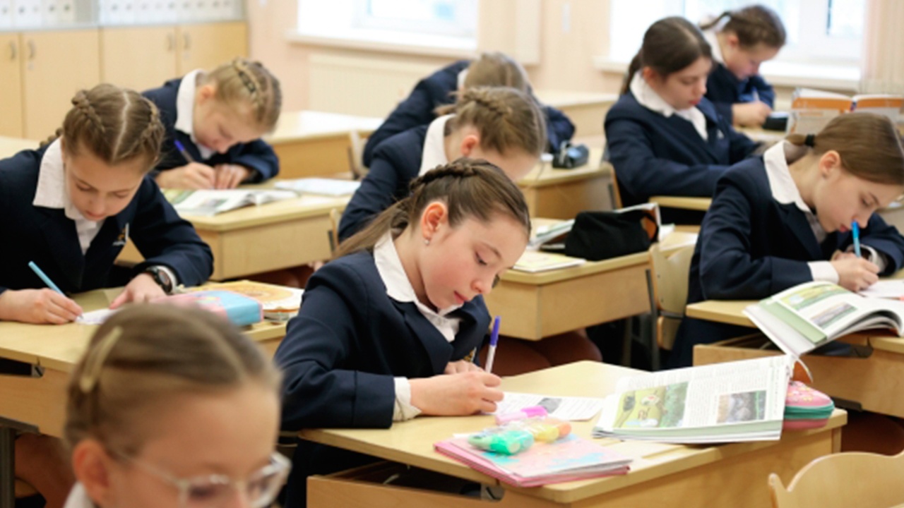 Звонки в школах сменят на патриотичные мелодии в честь Дня народного единства Звонки в школах сменят на патриотичные мелодии в честь Дня народного единства