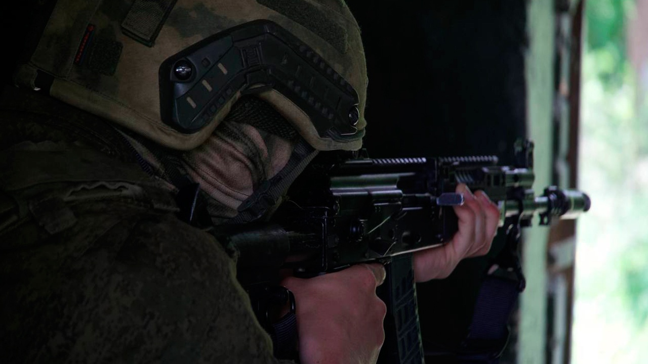 Российские бойцы закрепились в жилой застройке Красноармейска