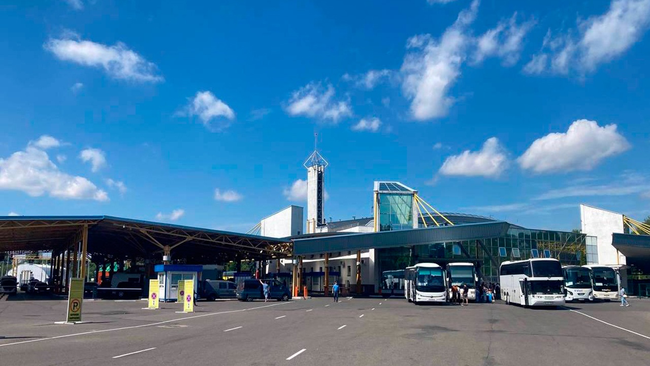 На белорусско-польской границе образовалась очередь из тысяч автомобилей