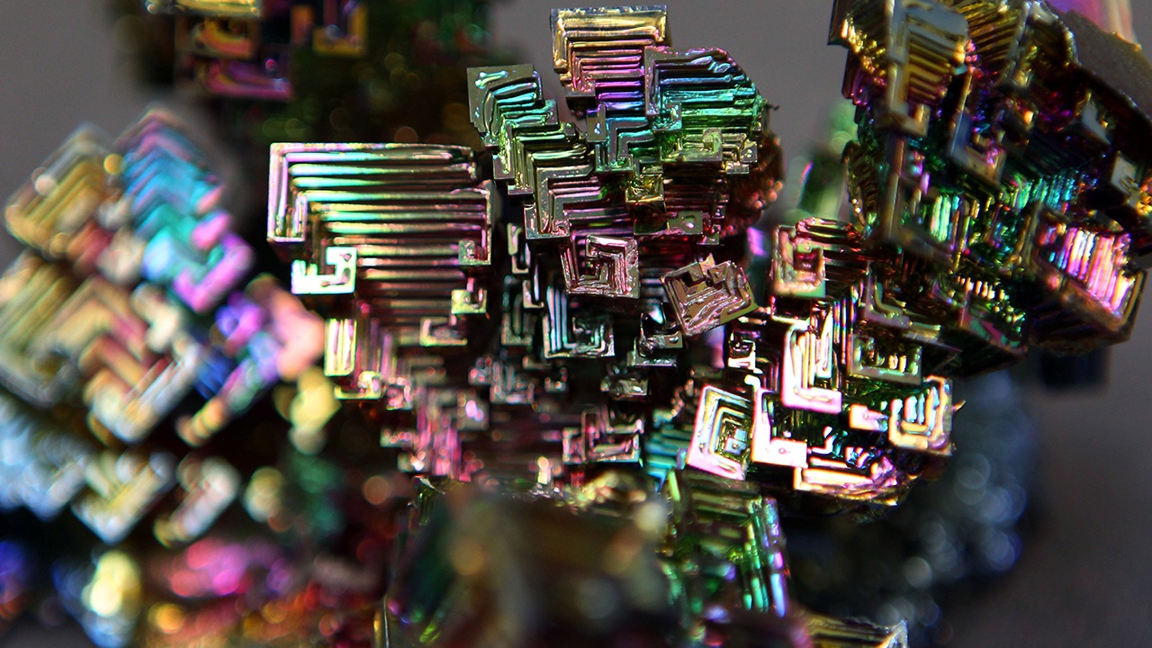 Путин поручил разработать план развития добычи и производства редкоземов