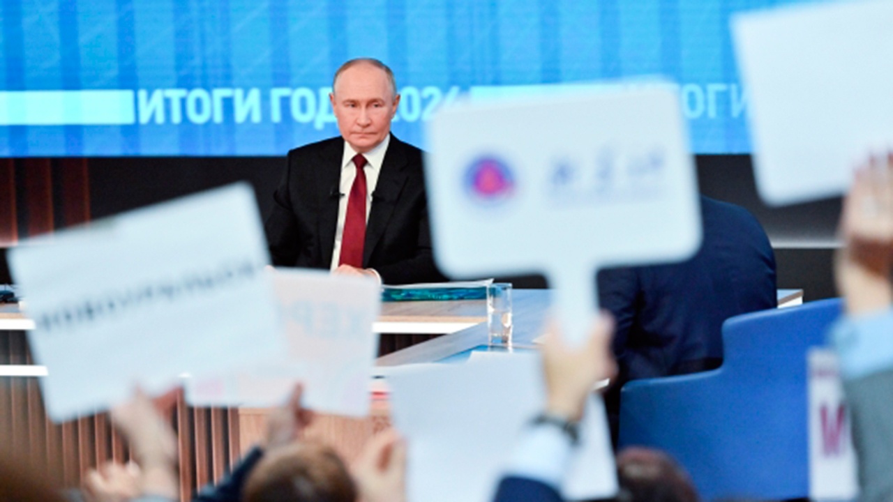 Песков: собирать вопросы для Прямой линии начнут за две недели