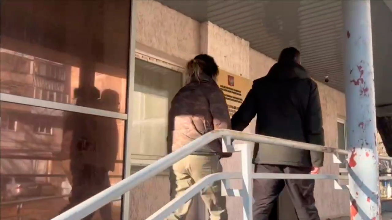 В убийстве найденной в диване в Челябинске пятилетней девочки заподозрили мать