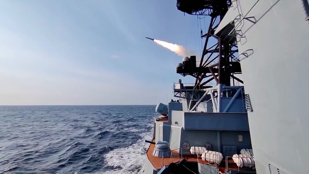 Корабли ТОФ отразили удар крылатых ракет условного противника