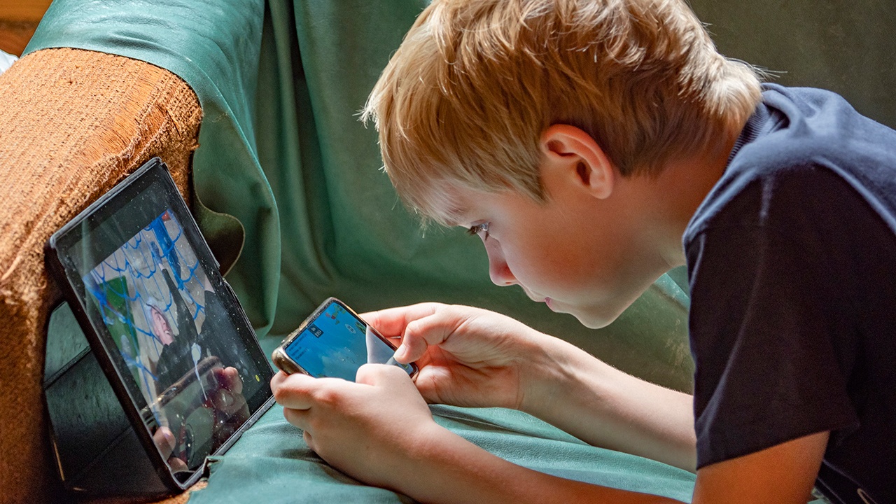 Эксперт назвал преимущества детских сим-карт с родительским контролем