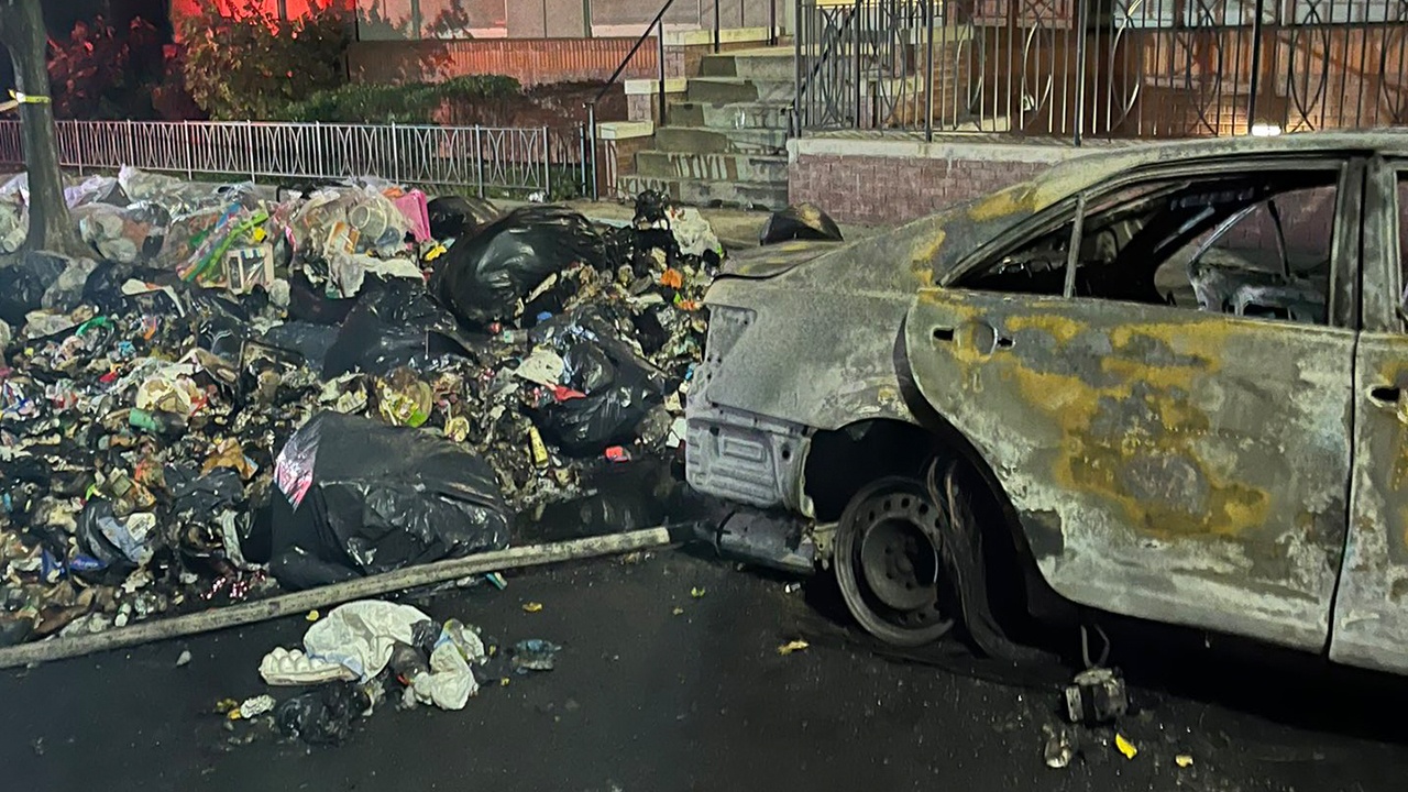 В Нью-Йорке семеро пожарных пострадали при взрыве горящего авто